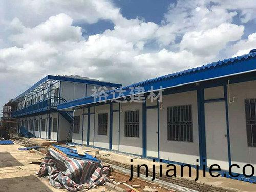 活动(dong)板房屋面