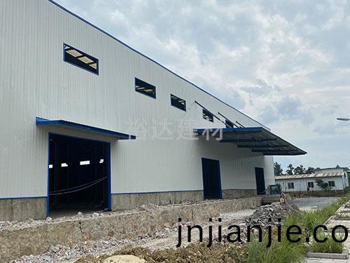 钢(gang)结(jie)构简易(yi)棚