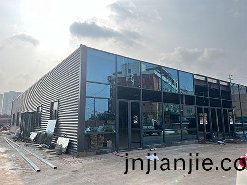 钢(gang)结构厂房施工现场